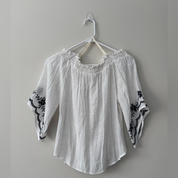 White Shirt Blue Embroidery E&M Size S - Picture 2 of 5